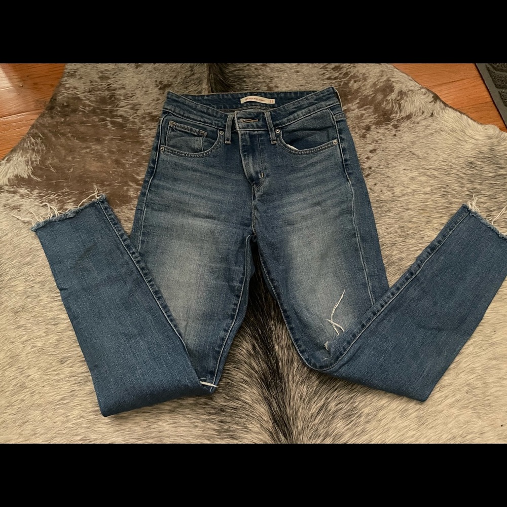 Levi high rise skinny with ripped knees